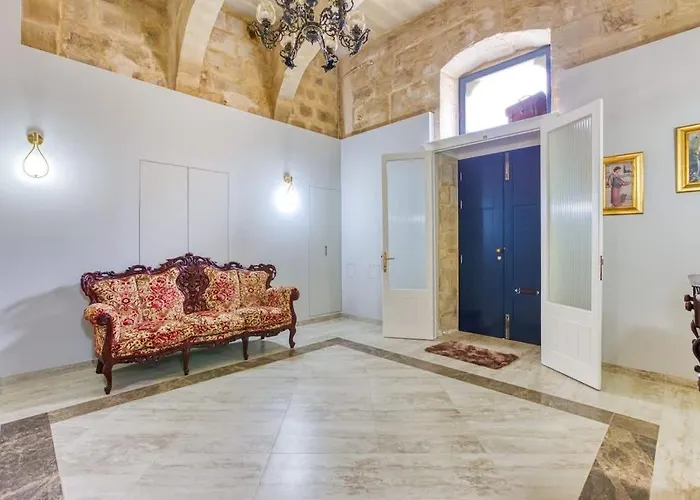 In The Heart Of Qormi Village Santa Vennera