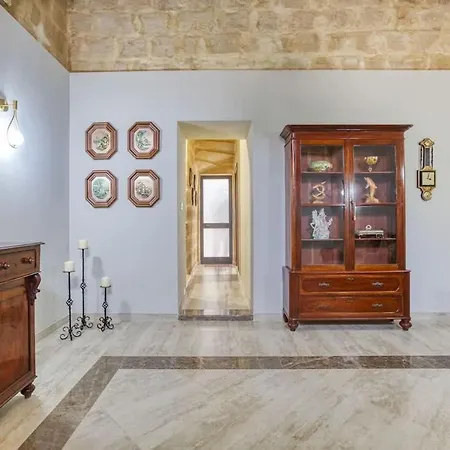 Qormi With Easy Access Across Malta Διαμέρισμα