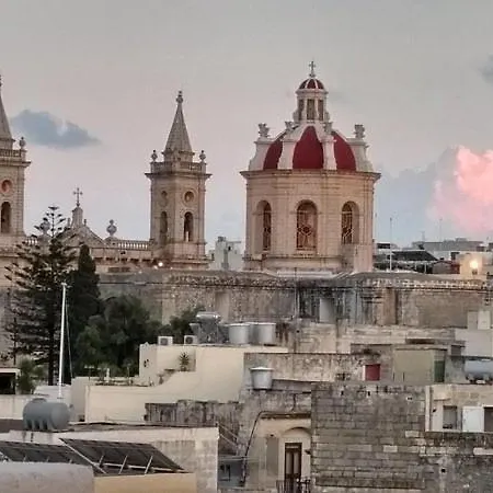 Qormi With Easy Access Across Malta Apartman Santa Venera