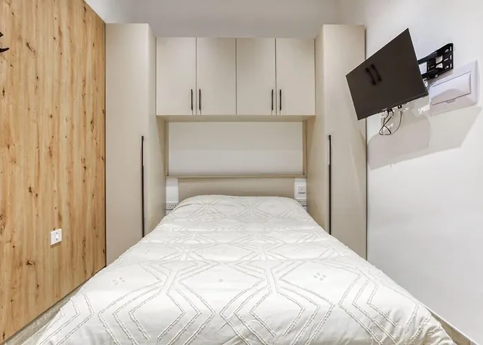 In The Heart Of Qormi Village Santa Vennera