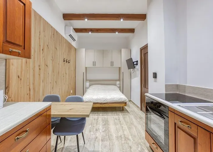 In The Heart Of Qormi Village Santa Vennera